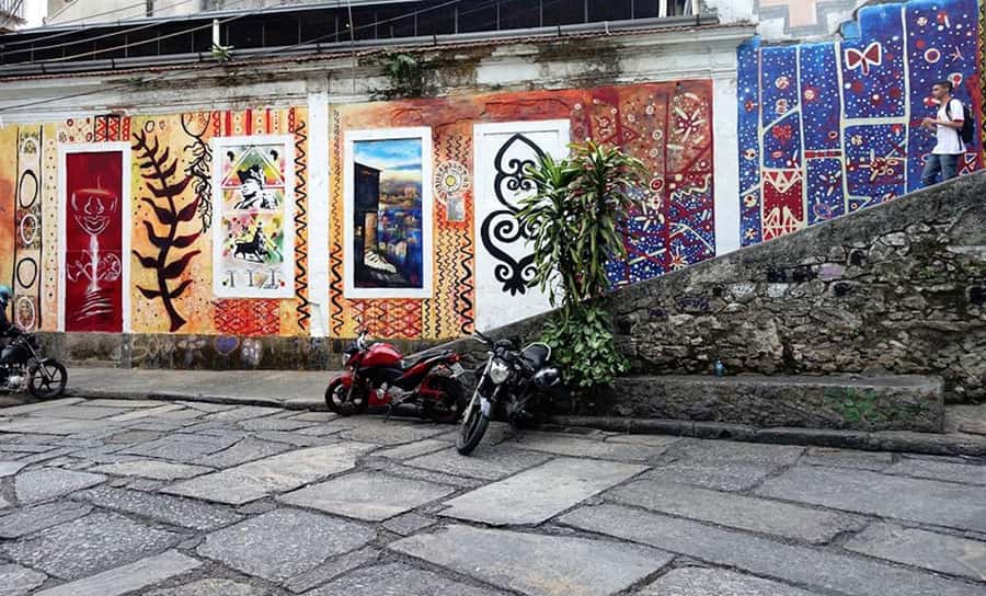 3-Hour Urban Arts Walking Tour - Finishing at the Museum of Tomorrow