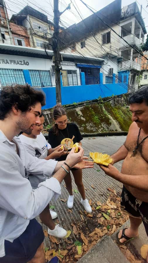 A Walk in the Rocinha Favela: Women Leading the Way - At a glance