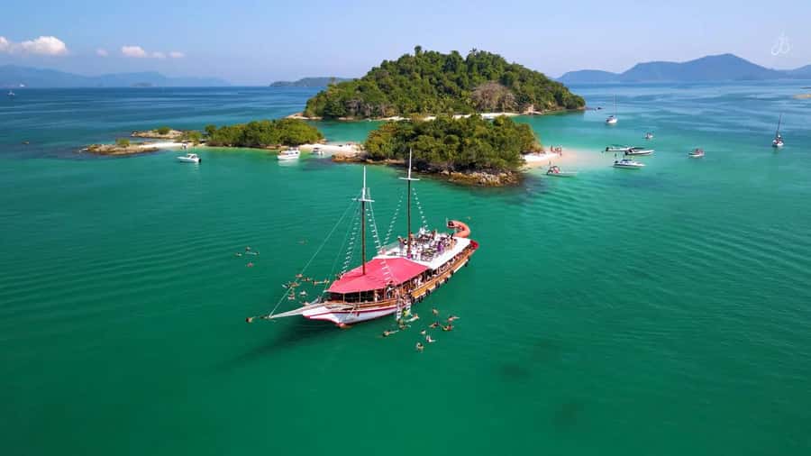 Adventures in Angra and Ilha Grande with Guide and Lunch - Rio to Angra: a long road before the sea