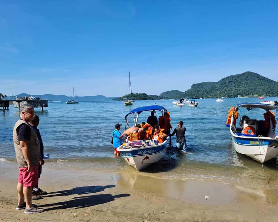 Adventures in Angra and Ilha Grande with Guide and Lunch - Praia de Cataguases and the postcard view