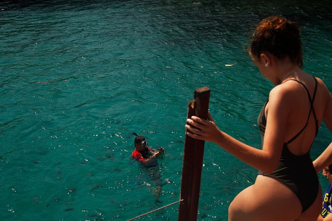 Angra dos Reis and Ilha Grande Day Trip with Schooner Cruise and Lunch - Guides, language, and the onboard mood