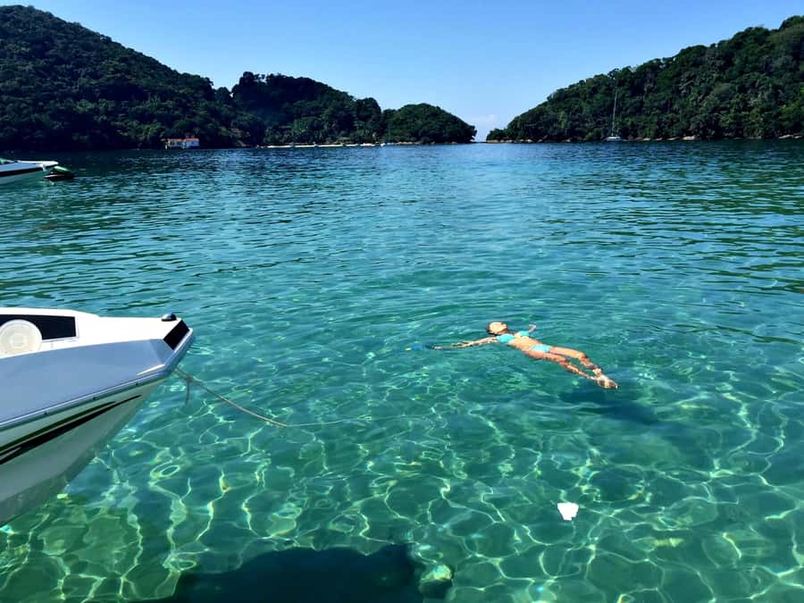 Angra dos Reis and Ilha Grande: Small-Group Fast-Boat Tour - Boarding the small speedboat at Angra dos Reis