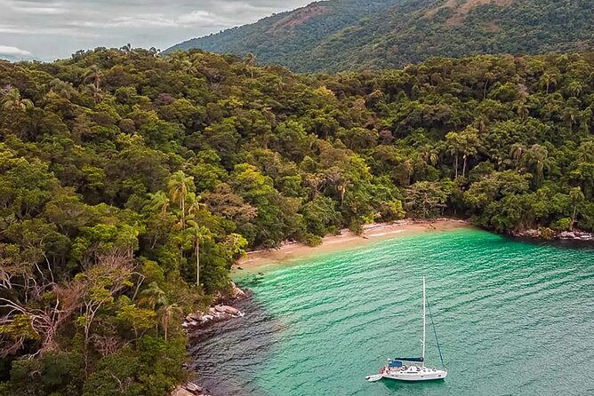 Angra dos Reis and Ilha Grande Tour in an Adventure Day - Japariz Beach: white sand and clear water