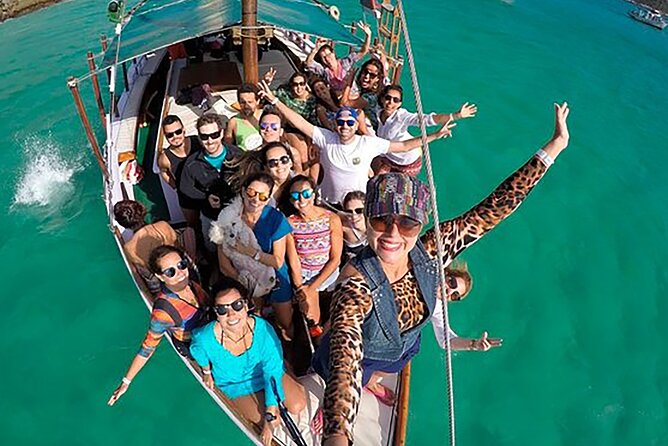 Angra dos Reis and Ilha Grande Tour in an Adventure Day - Araçatibinha Beach: a quiet first swim