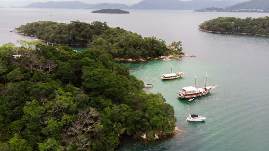 Angra dos Reis: Boat Tour in Ilha Grande and Lagoa Azul - Lagoa Azul, the clearest first stop