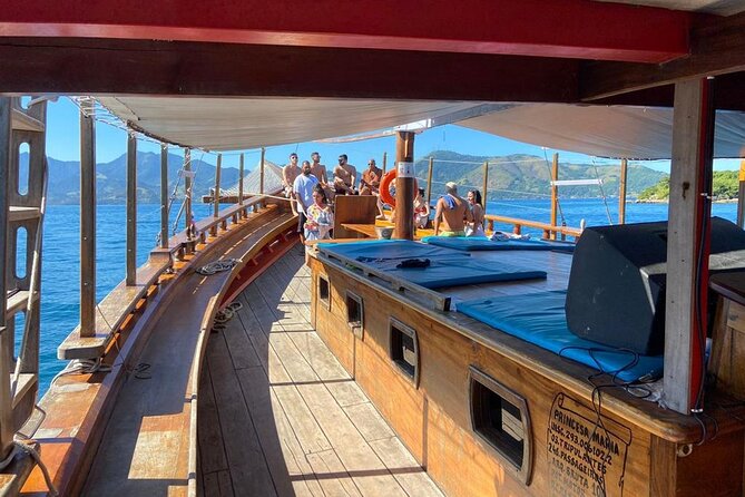 Angra dos Reis Boat Tour with Lunch - Schooner comfort, crowd size, and music