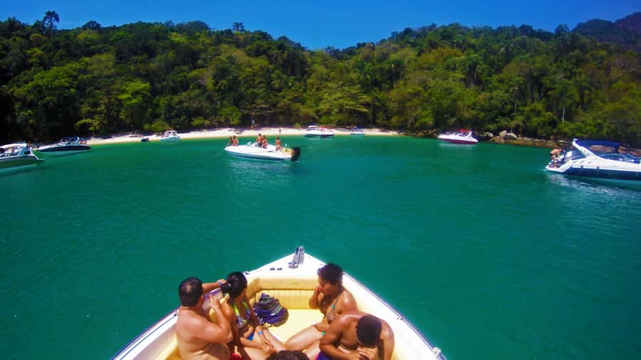 Angra dos Reis: Super Lagoa Azul Speedboat Tour - Flechas Beach and the one-hour lunch pause