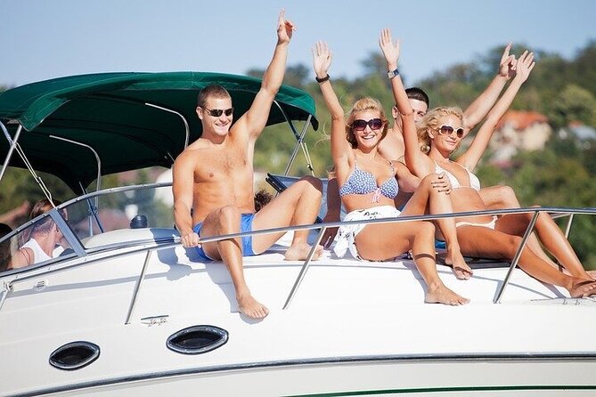 Angra & Ilha Grande From Rio: Boat Tour With Barbecue and Drinks - Feiticeira Beach brings the best quiet-water break