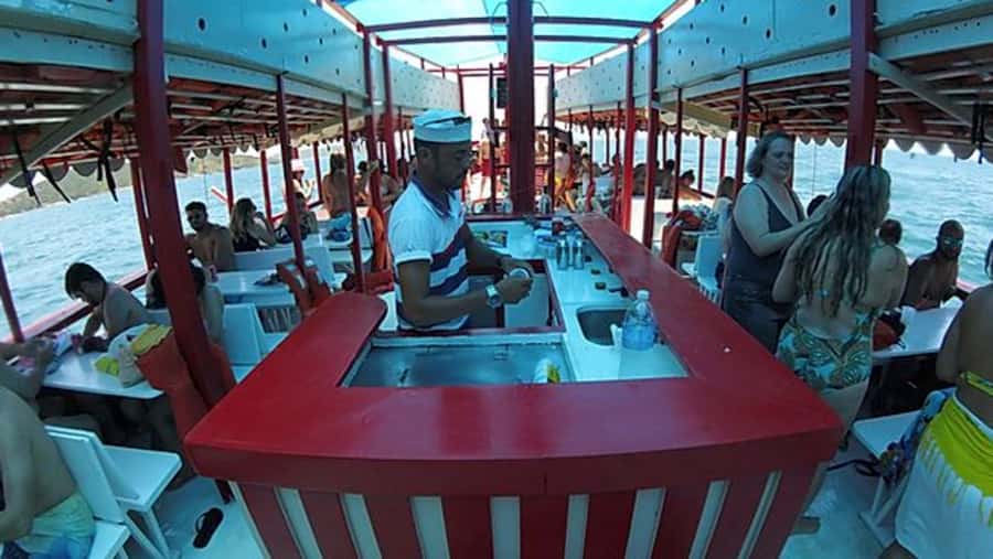 Armação dos Búzios: 3-Stop Schooner Boat Ride - Starting at Centro, with Rua das Pedras nearby