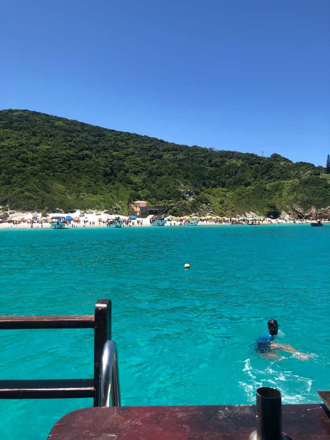 Arraial do Cabo: Boat Trip with Waterslide - Praia do Forno: swimming around the boat