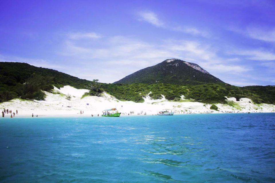 Arraial do Cabo, the Brazilian Caribbean. - Praia do Farol: white sand and boat access