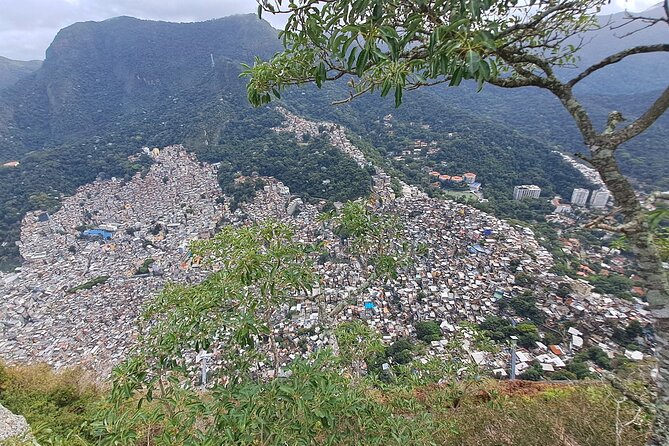 AVenturismo 2 Irmãos hill + Favela of Vidigal - Why this Rio outing feels different
