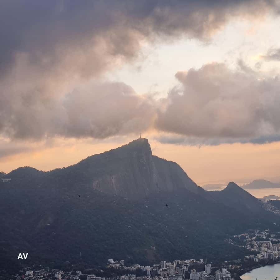 AVenturismo 2 Irmãos hill + Vidigal Favela - The moto-taxi ride back down