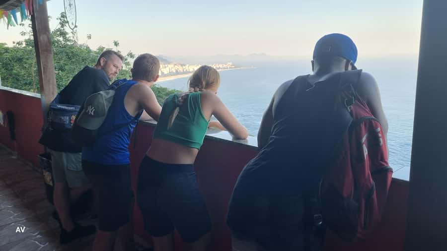 AVenturismo 2 Irmãos hill + Vidigal Favela - What the $48 price covers