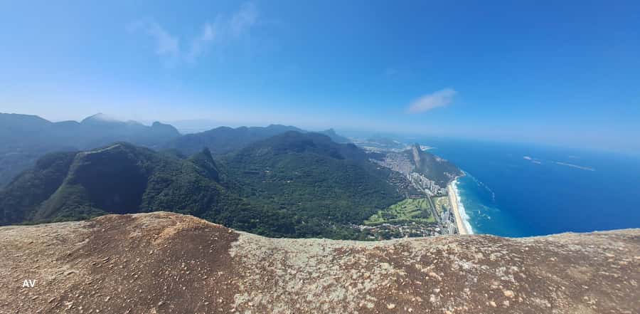 AVenturismo Pedra da Gávea - Climbing toward an 844-meter summit