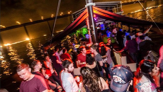 Boat Party by Night in Rio de Janeiro Admission & Transfer - Caipirinhas until midnight, then the bar situation