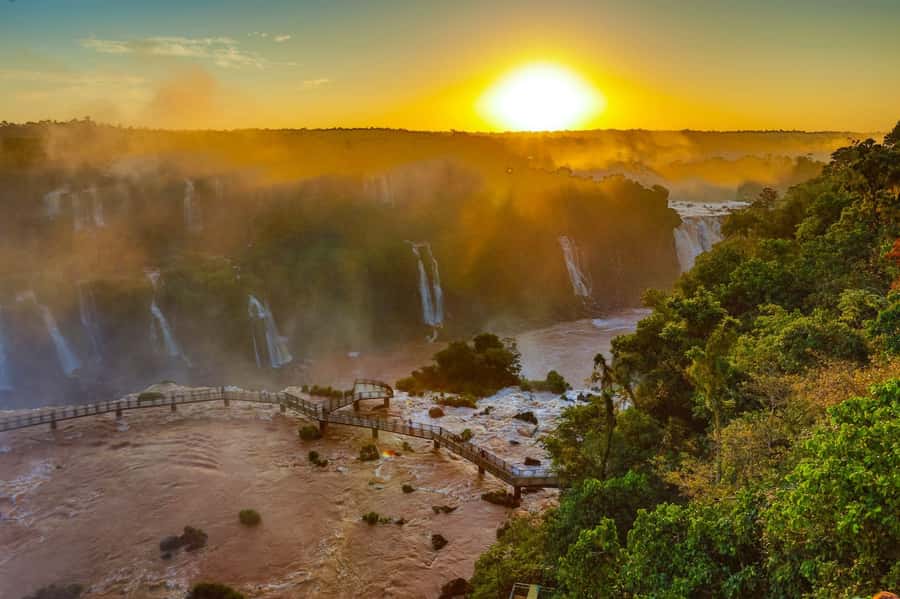 Brazil & Argentina: Iguazu Falls Both Sides in One Day - Guides, languages, and the human side