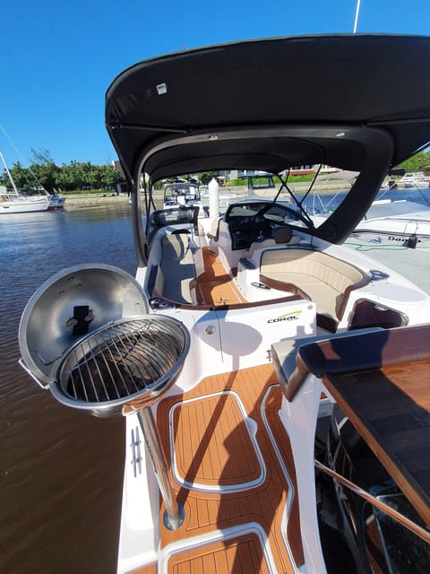 Búzios: Speedboat tour of 2 islands and 11 beaches - Branca Island and Caboclo Island are sightseeing passes