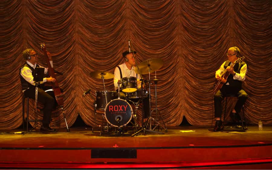 By Night Tour: Roxy Dinner Show & Transfer - Is $174 per person fair value?