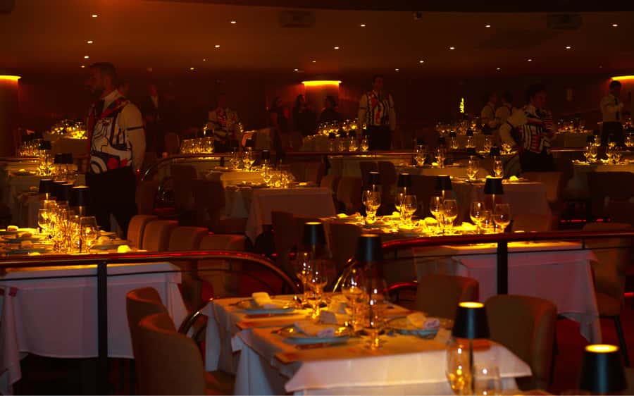 By Night Tour: Roxy Dinner Show & Transfer - Who will enjoy the Roxy most?