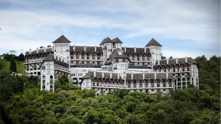 Campos do Jordão: Private 8 Hour Tour - Romantik Dalen, umbrellas, and souvenir shopping