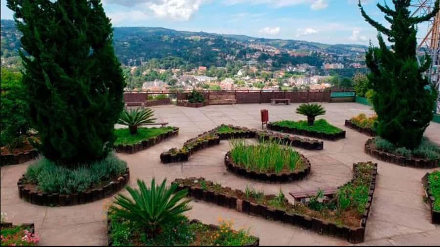 Campos do Jordão: Private 8 Hour Tour - Capivari Village, the center of the day