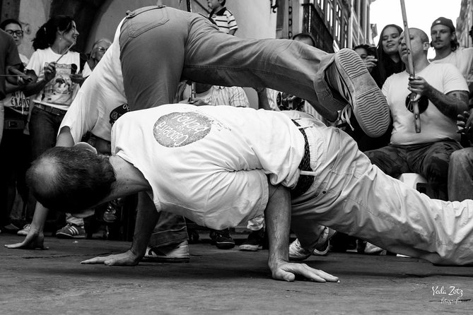 Capoeira Classes for Beginners in Rio de Janeiro - Learning the first Capoeira movements