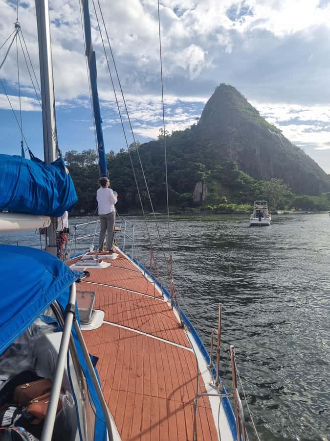 Cariocando de Veleiro no Rio de Janeiro - Setting out from Urca beside Flutuante Rio