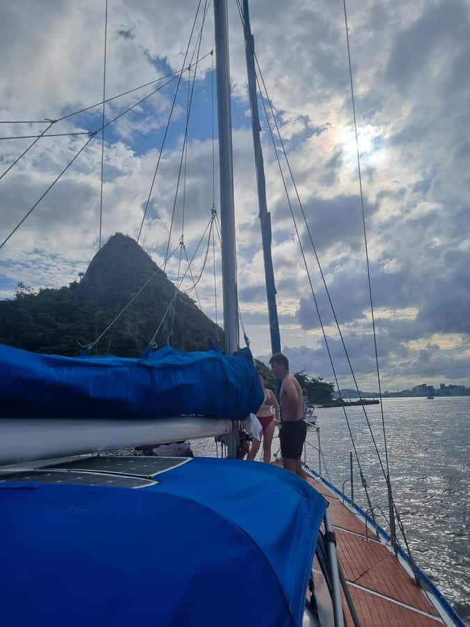 Cariocando de Veleiro no Rio de Janeiro - The Adão and Eva beach water stop