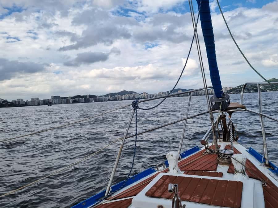 Cariocando de Veleiro no Rio de Janeiro - The optional floating-restaurant finish