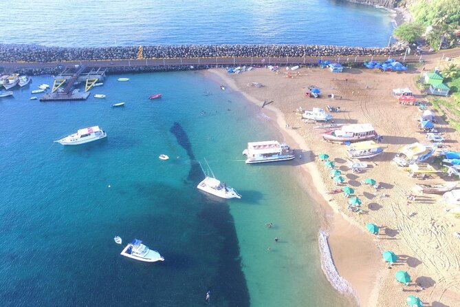 Catamaran trip with meal (Eventide VIP) - Praia do Cachorro, Meio Beach, and Buraco do Rugido do Leao