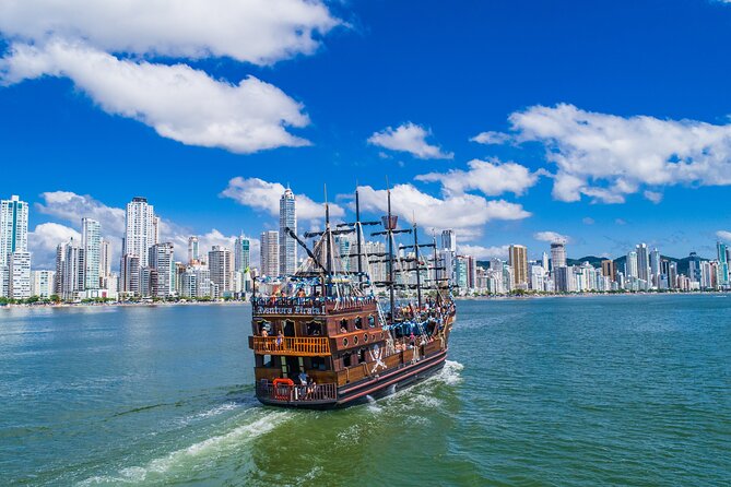 Combo Pirate Boat, Beach and Unipraias Park with transfers - What the strong rating tells you