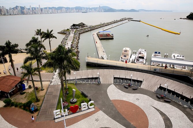 Day tour in Balneário Camboriú and Unipraias Park with Cable Cars - Laranjeiras Beach and a practical lunch tip