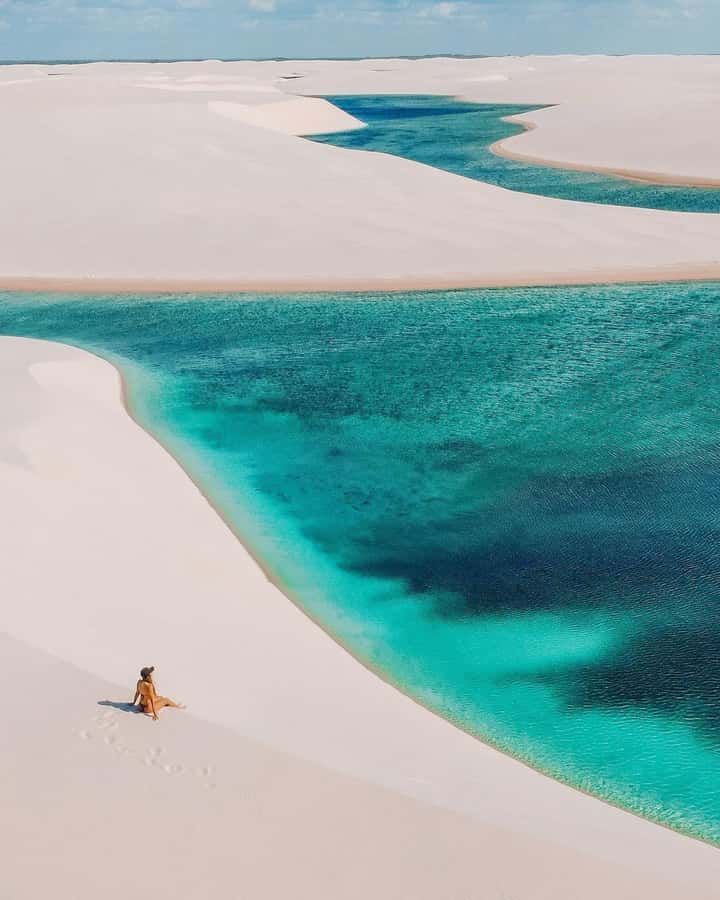 Day trekking in Lençóis Maranhenses - Starting under the dunes at Lagoa Azul