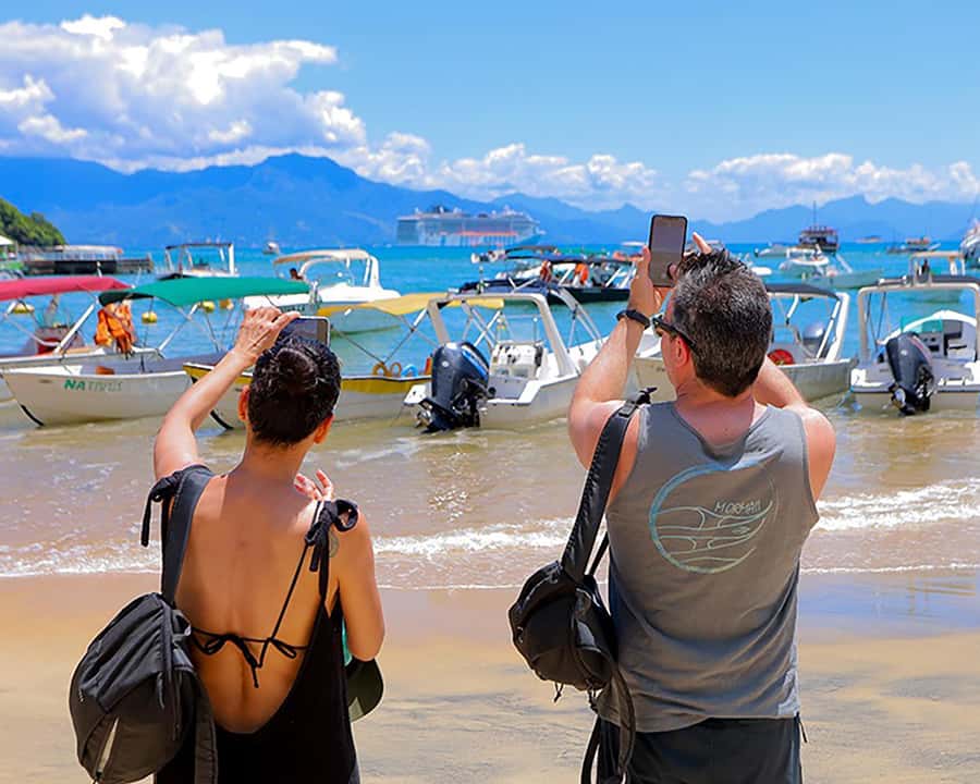 Discover Ilha Grande on a Boat Tour - Departing from Angra - Lagoa Verde: another look at Ilha Grande’s water