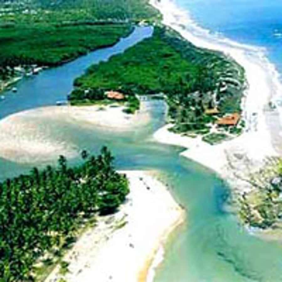 Duas Barras Beach & Marapé Dunes Full-Day Tour - Walking toward the Marapé Dunes