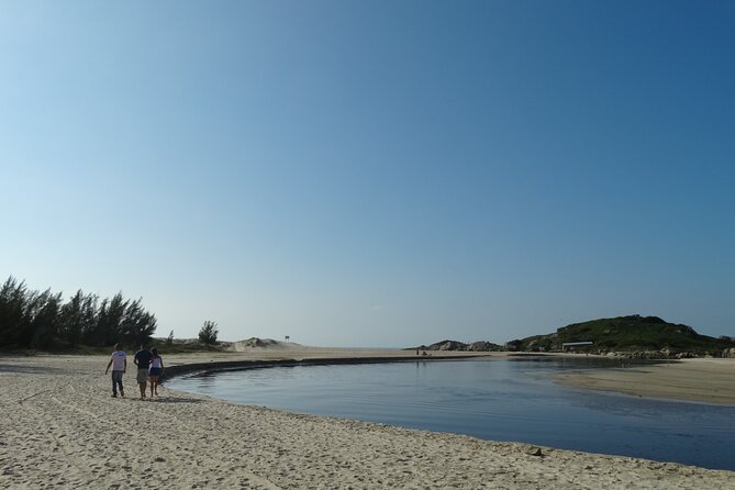 Essential Garopaba Beach Tour – The most beautiful beaches - Silveira Beach and its quick coastal pause