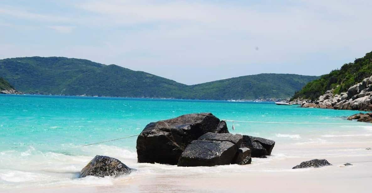 Excursão Arraial do Cabo com saída do Rio de Janeiro - Forno Beach Inside a Sheltered Cove