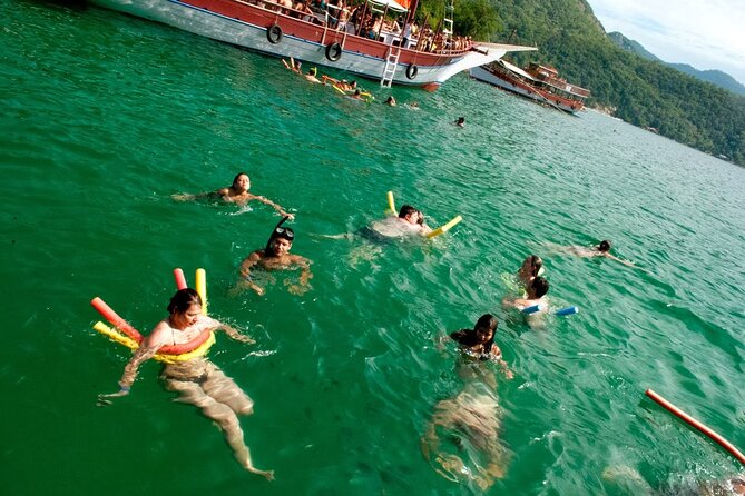 Exploring Angra Dos Reis and Ilha Grande in One Day - Aracatibinha Beach, beautiful but variable