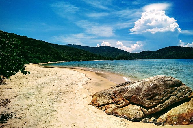 Feiticeira's Waterfall + Beaches of Enseada das Estrelas - Full day Private Hike - Camiranga and Pereque: the quieter middle of the beach route
