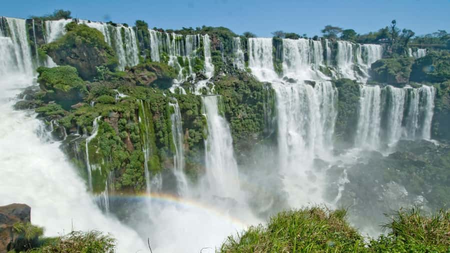 Foz do Iguaçu: Brazilian Side of the Falls + Bird Park - Entering Iguaçu National Park and finding the first views