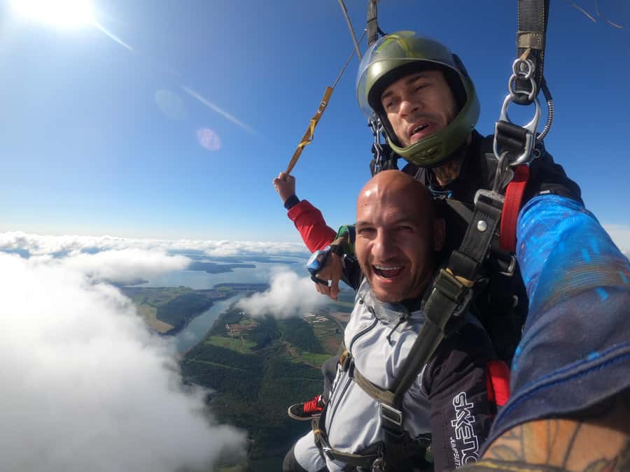 Foz do Iguacu: Skydiving Experience with Photos and Videos - Who should book this experience?