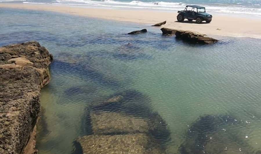 From Fortaleza: Águas Belas Beach Day Trip - Arriving at Águas Belas and reading the shoreline