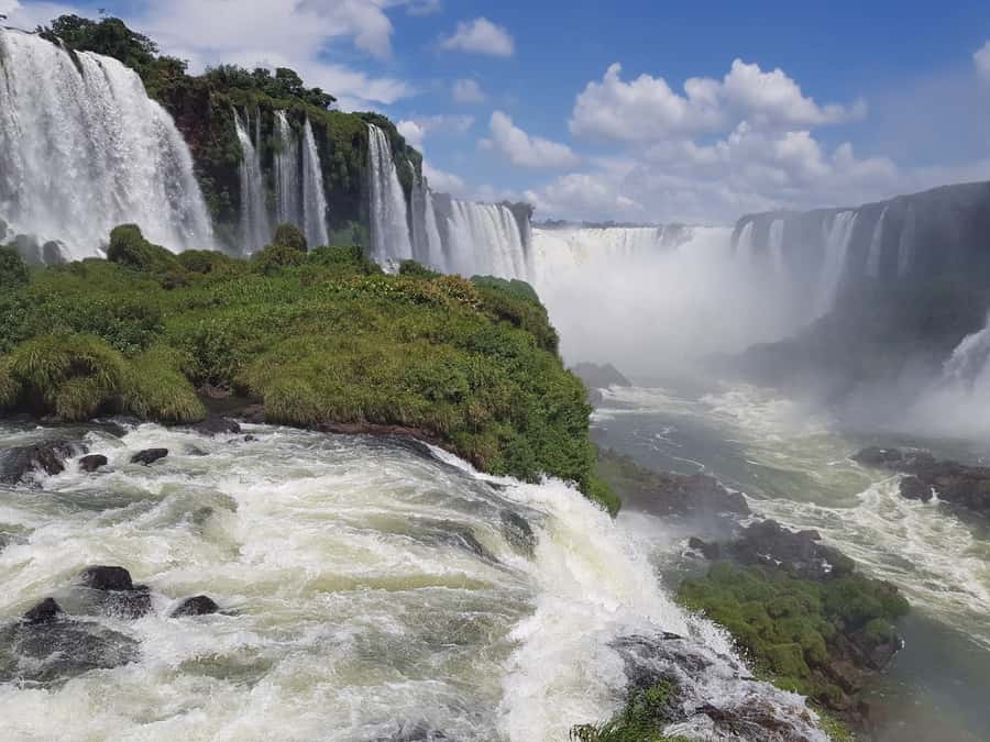 From Foz do Iguaçu: Brazilian Falls and Bird Park Tour - Why combine the Bird Park with Iguazu Falls?