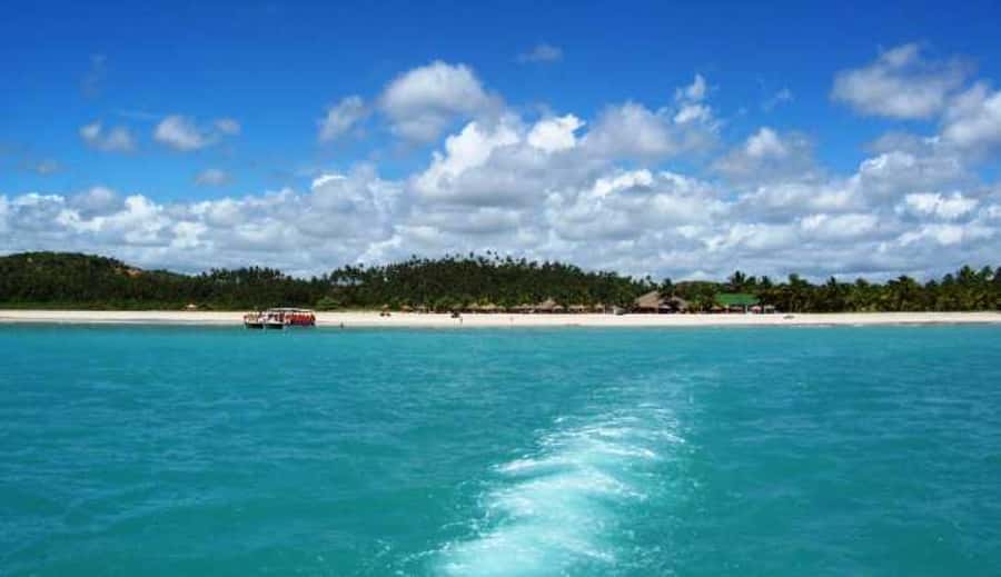 From Maceio: Gunga Beach & Full-Day Tour - The schooner across Lagoa do Roteiro