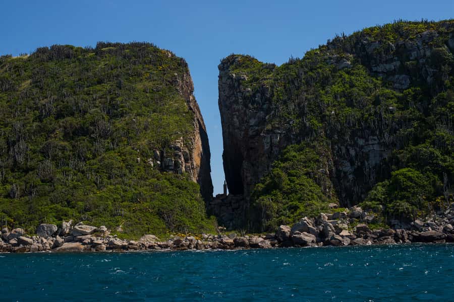 From Rio: Arraial do Cabo Day Trip with Boat Tour - Gruta Azul, Fenda de Nossa Senhora, and Pedra do Gorila