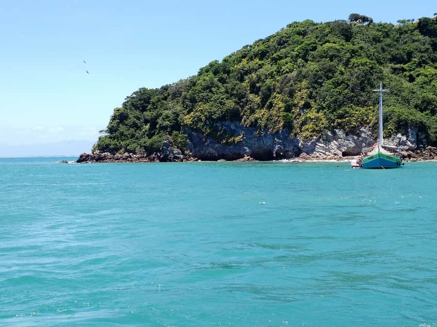 From Rio: Búzios with Boat Tour and Lunch - Boarding the traditional schooner