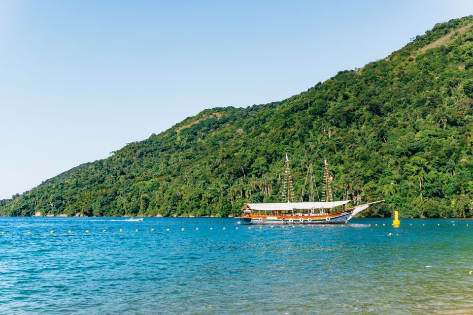 From Rio de Janeiro: Angra dos Reis Boat Trip with Lunch - Lunch in a fishermen’s village