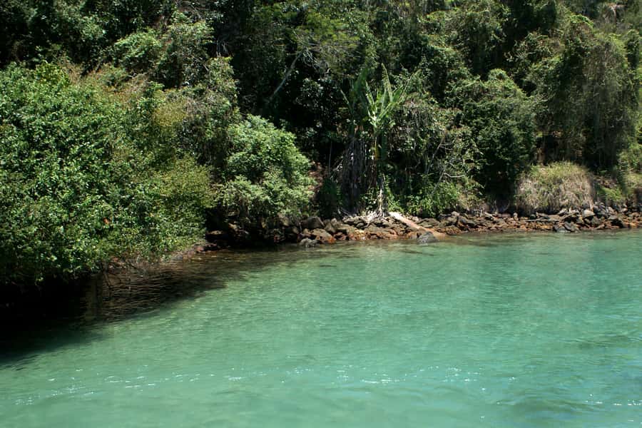 From Rio: Full-Day Angra dos Reis Cruise & Island Tour - The first island stop and time on shore