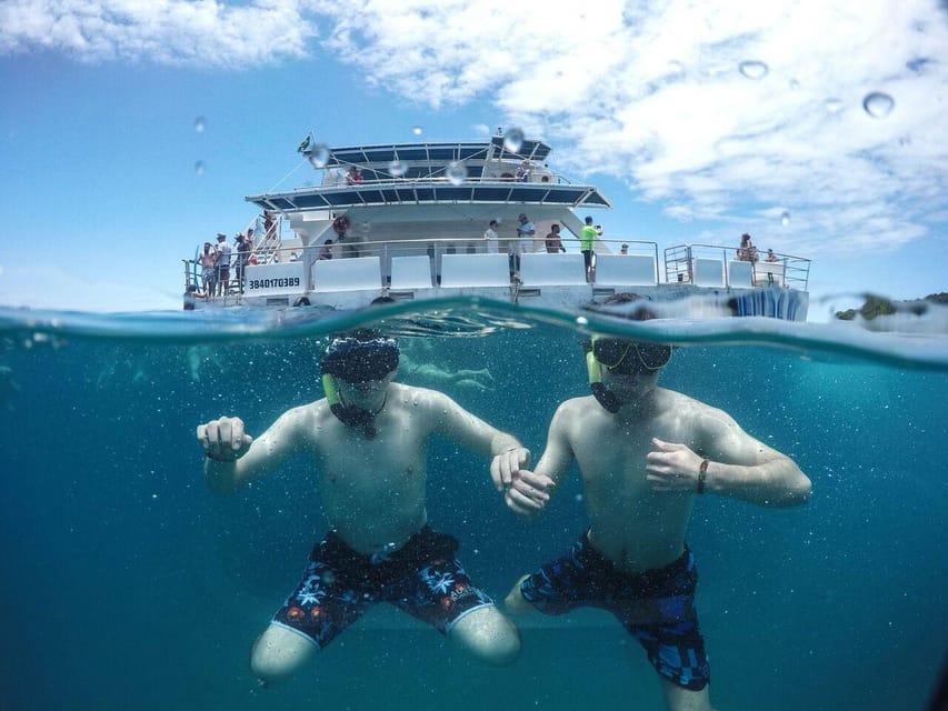 From Rio: Full Day in Búzios with Catamaran Tour and Lunch - Reading the first stretch of coast